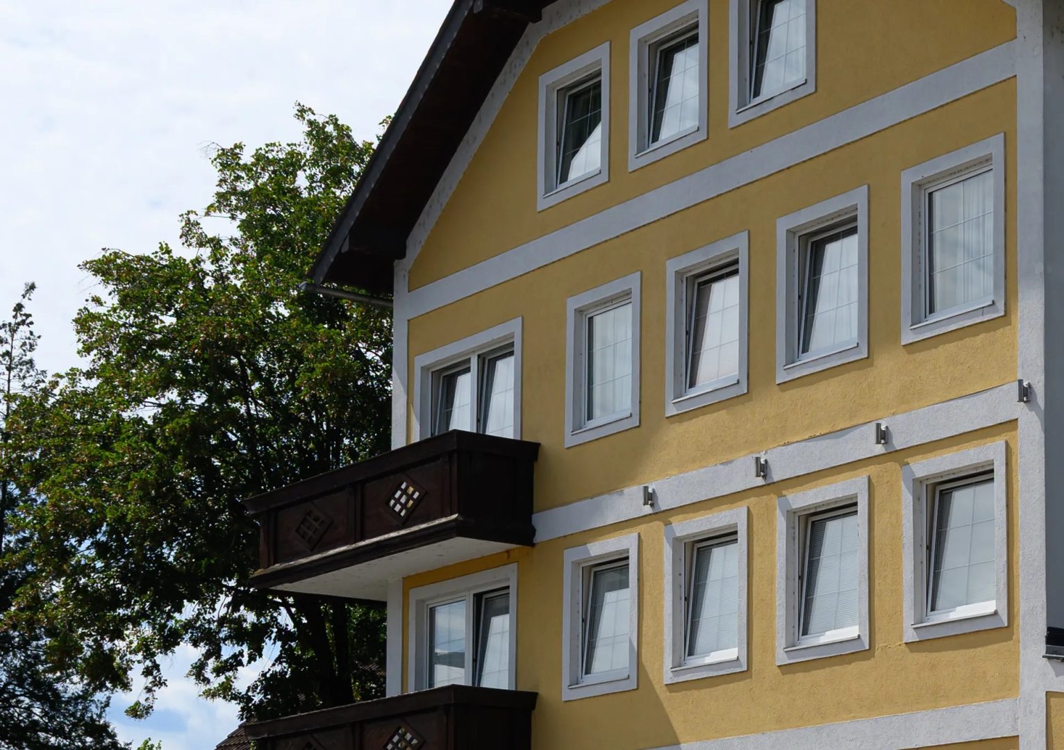Polizei ermittelt nach Fenstersturz aus Hotel