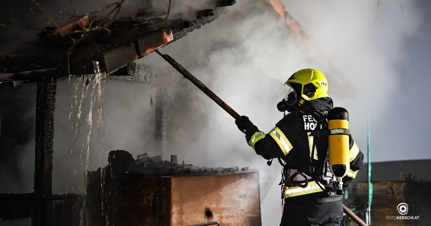 Gartenhaus in Hofkirchen in Vollbrand