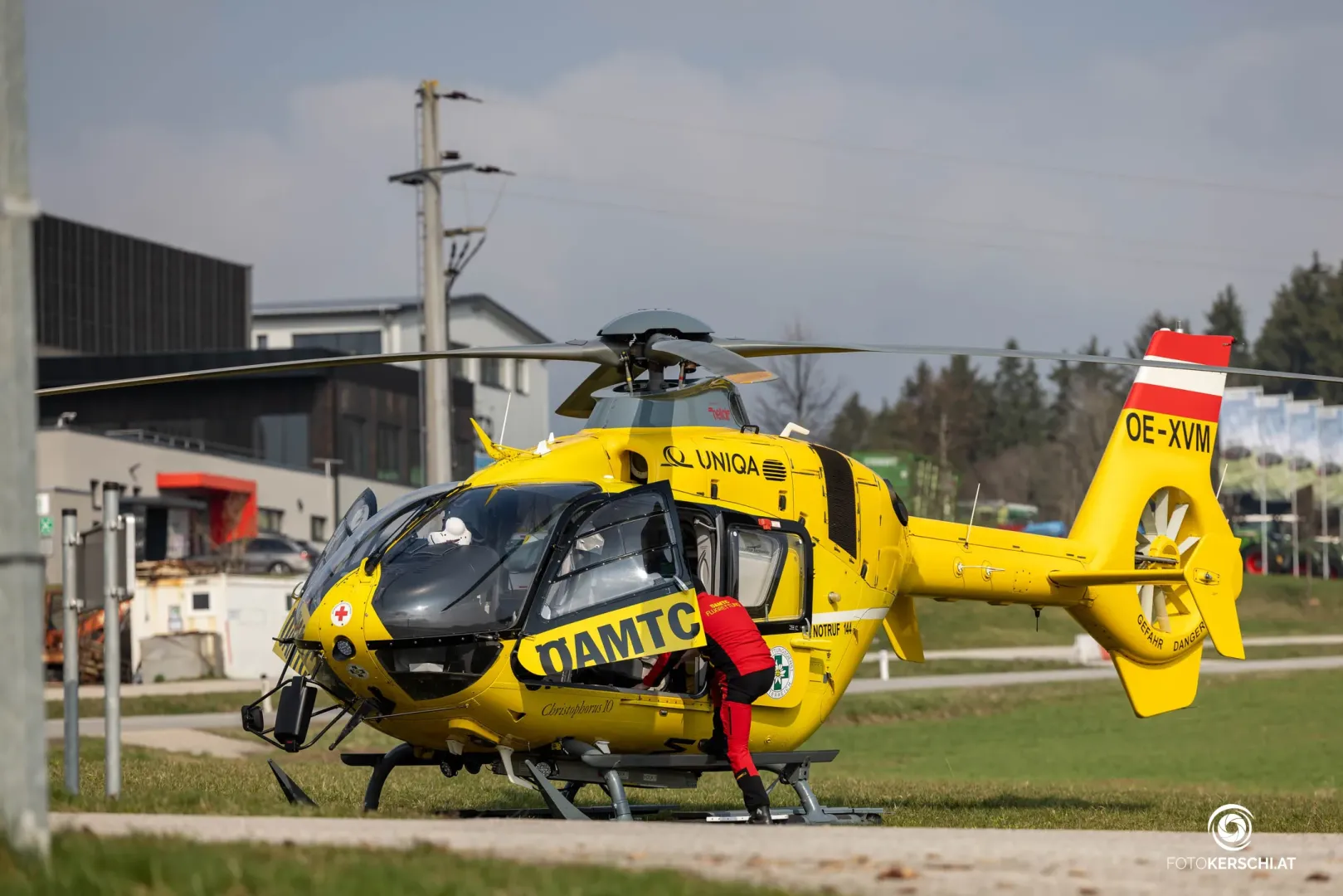 Arbeiter stürzt in Niederkappel durch Decke