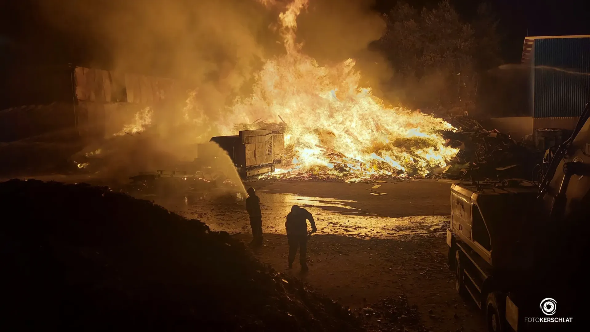 285 Feuerwehrleute bei Großbrand in Mettmach