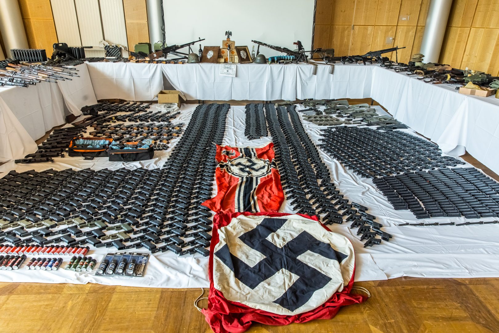 Riesiger Waffenfund bei rechten Rockern