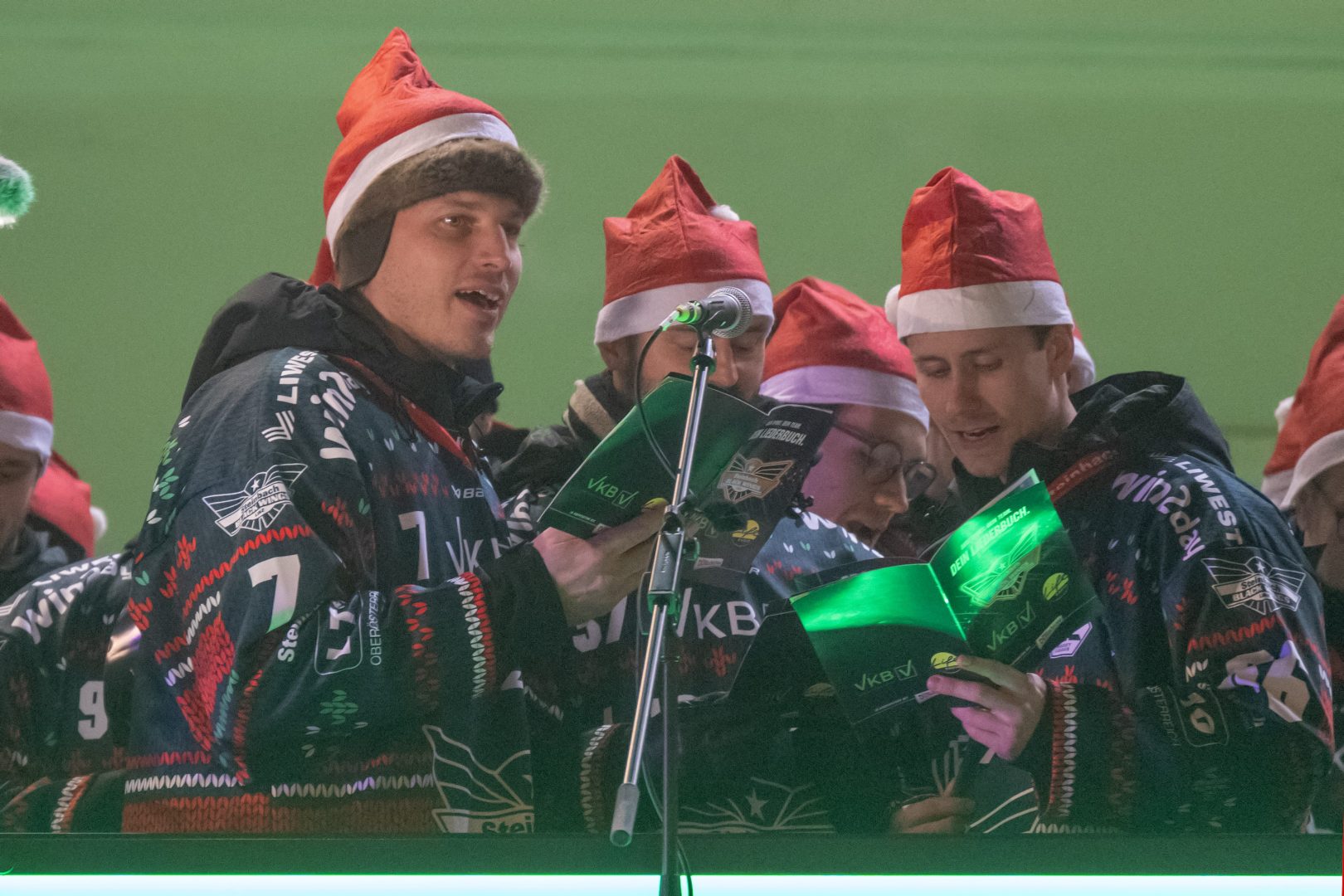 Phänomenales Adventsingen der Black Wings mit Life Radio!