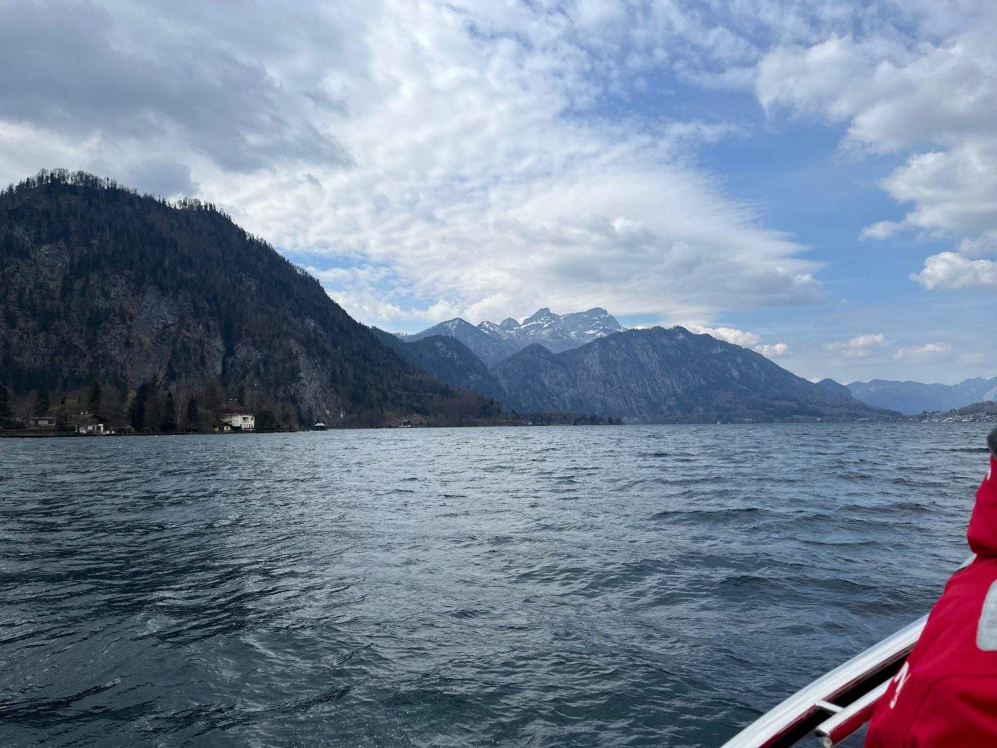 Kajakfahrer aus eiskaltem Attersee gerettet!