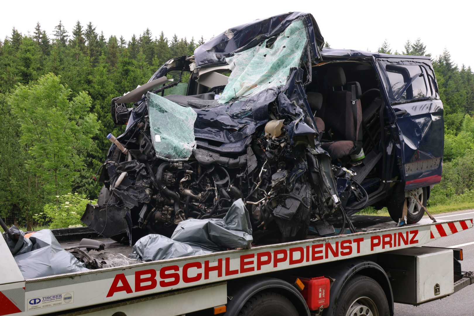 B122 nach schwerem Verkehrsunfall stundelang gesperrt