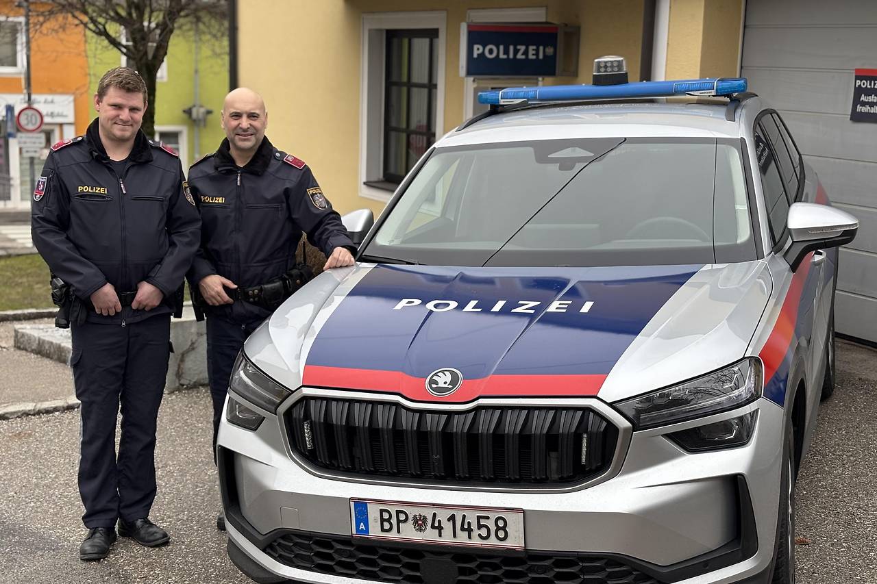 Lenkerin landet kopfüber in Lengauer Bach