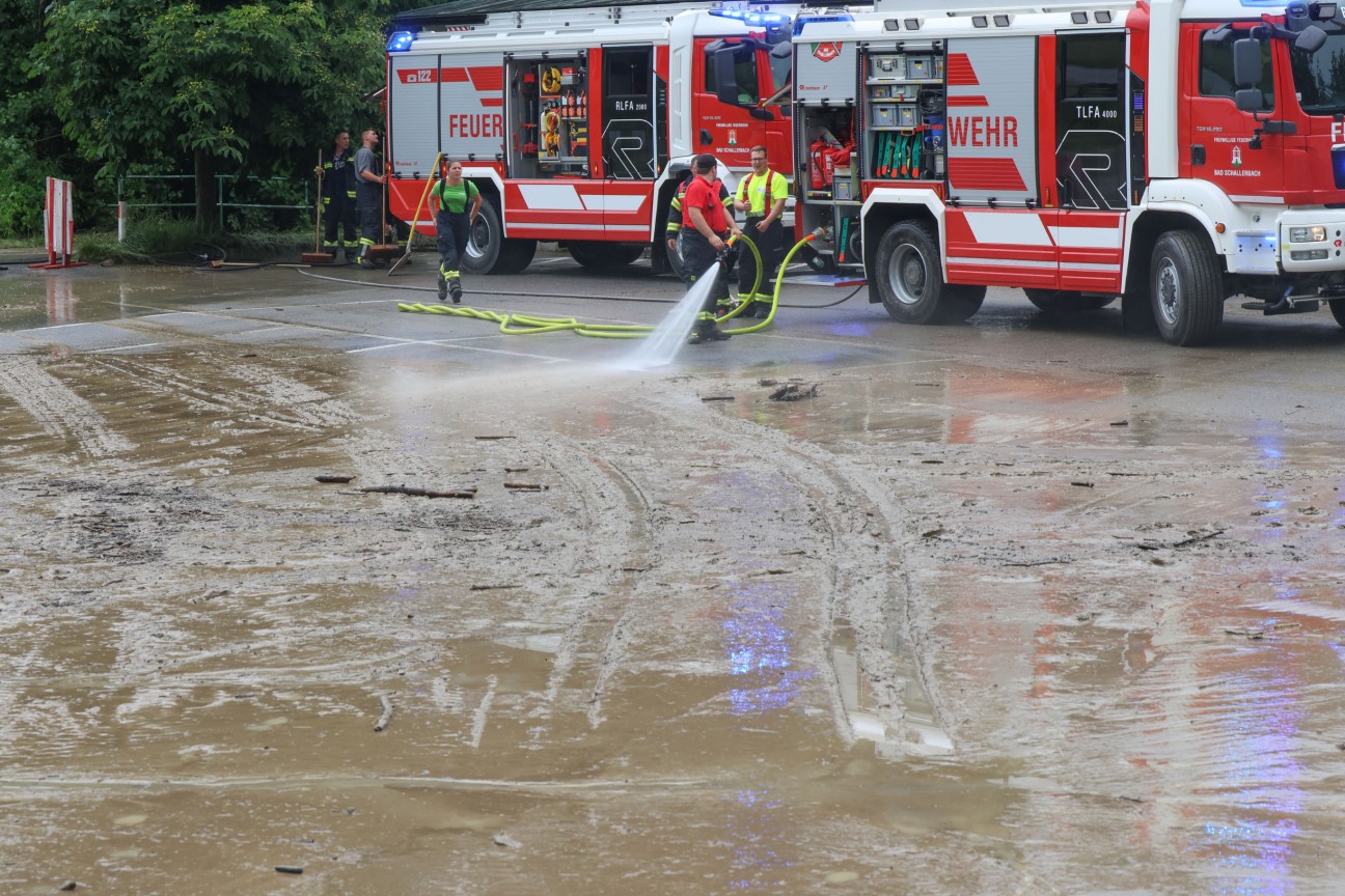 Sintflutartiger Regen: Feuerwehren im Dauereinsatz