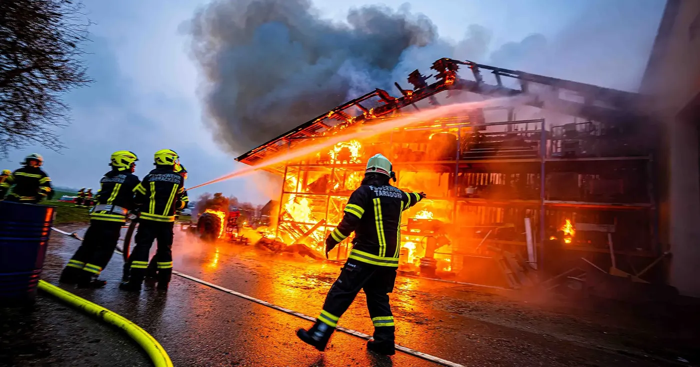 10 Feuerwehren bei Brand in Hochburg-Ach