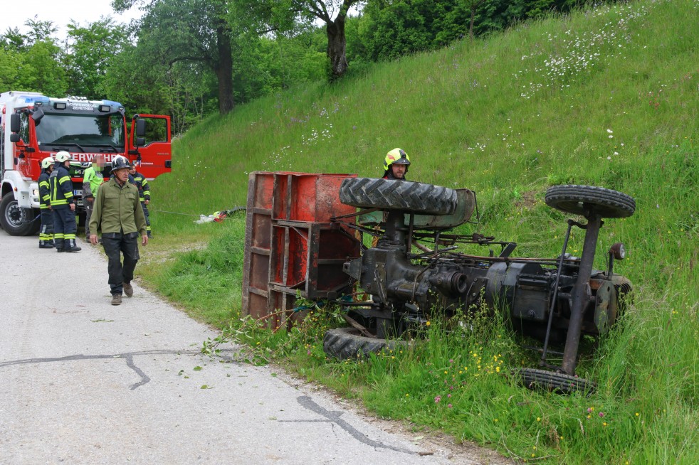 Landwirt von Traktor erdrückt