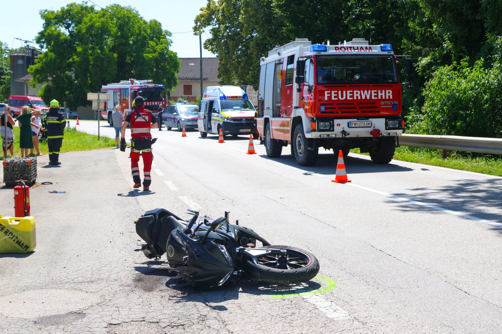 18-Jähriger in Roitham von Motorrad geschleudert