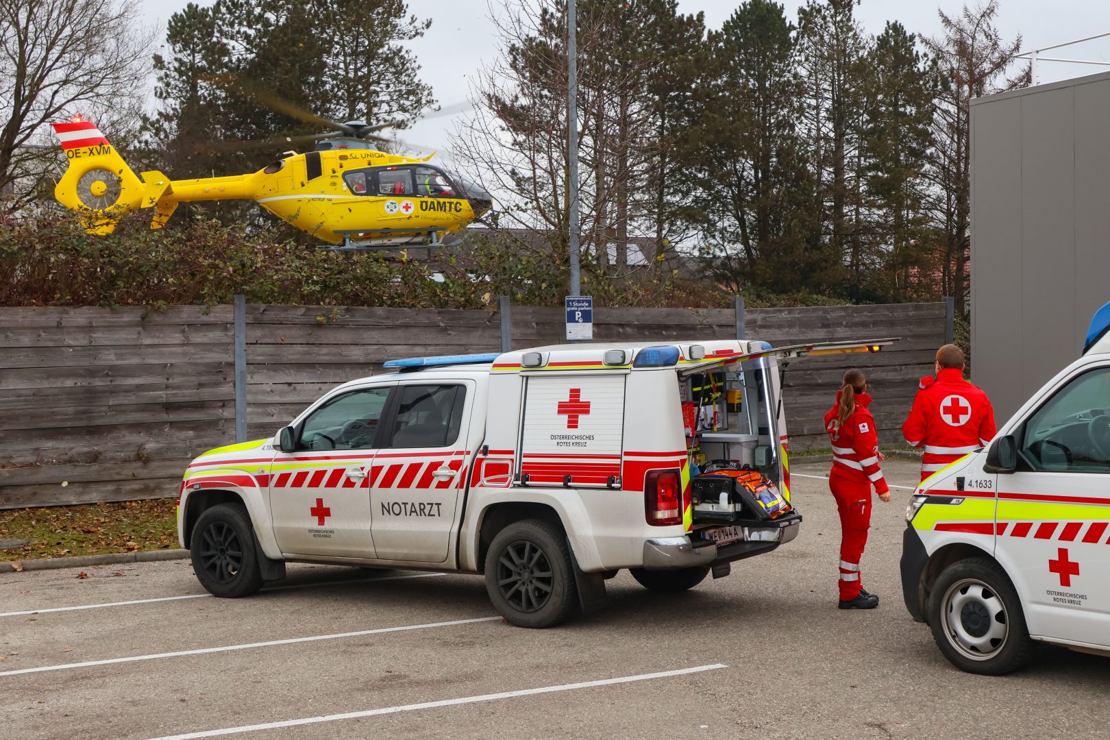 Frau durch brennenden Adventkranz schwer verletzt
