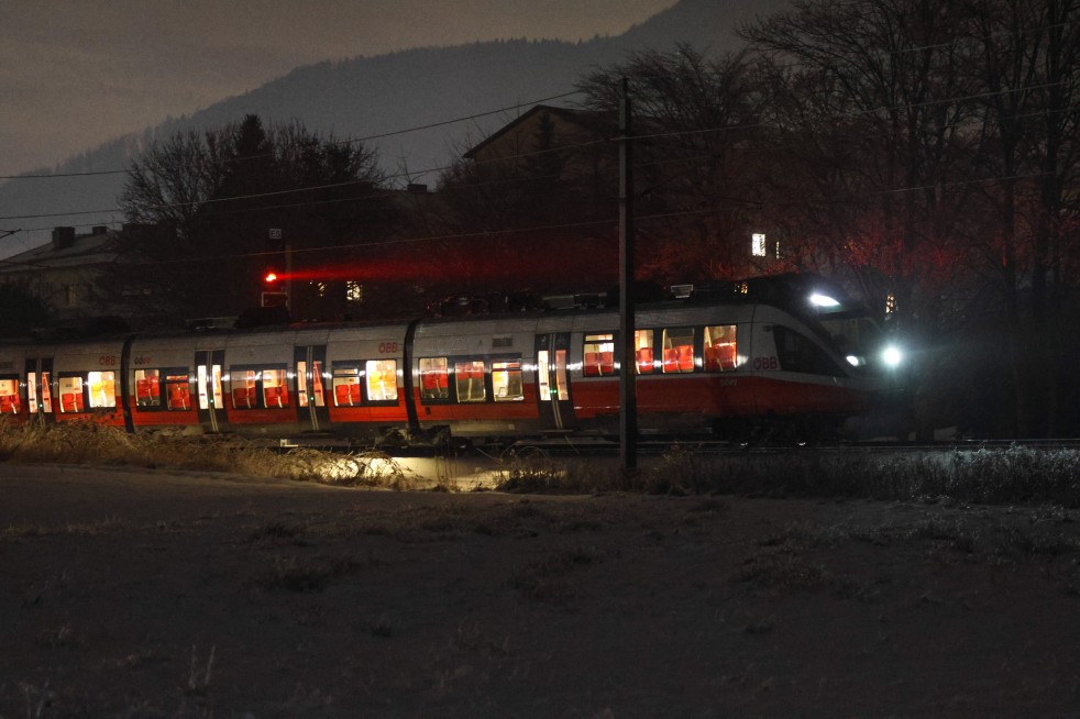 Glatteis: Zug musste in Kirchdorf evakuiert werden
