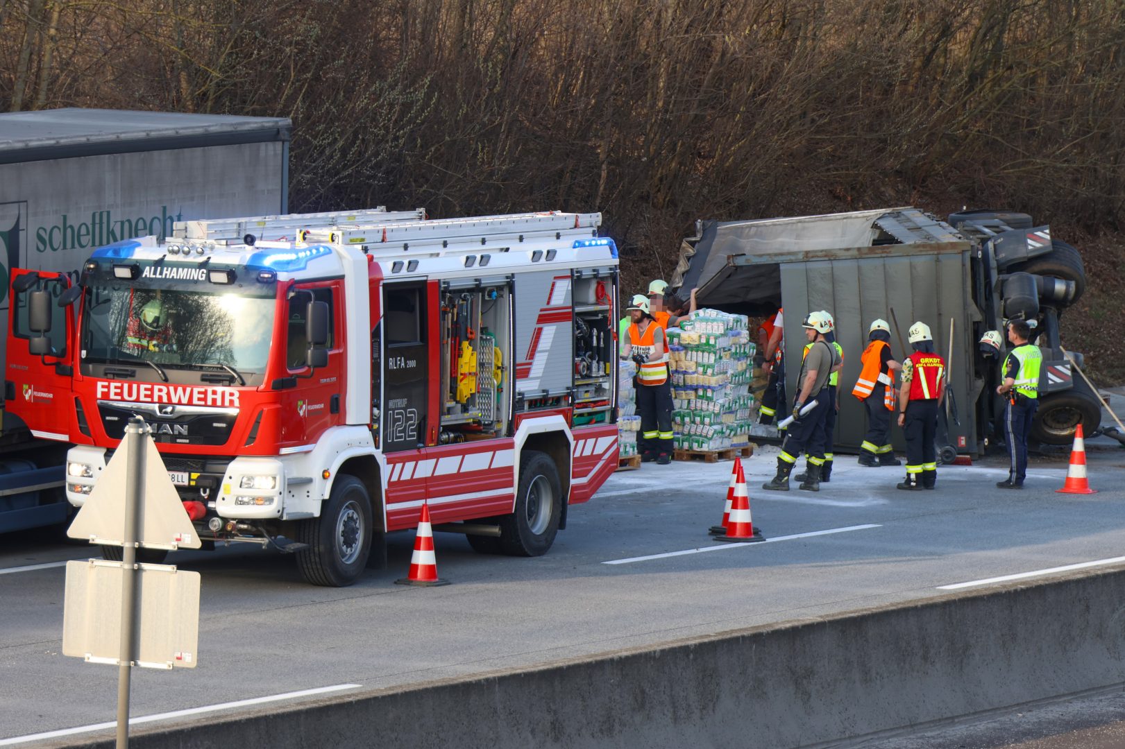Mehl auf der A1 sorgt für Sperre