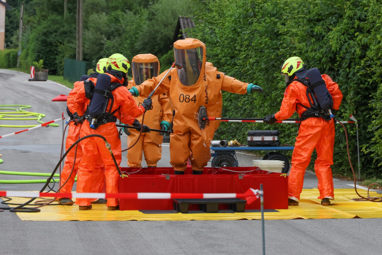 Feuerwehr nach Chlorgasaustritt im Einsatz