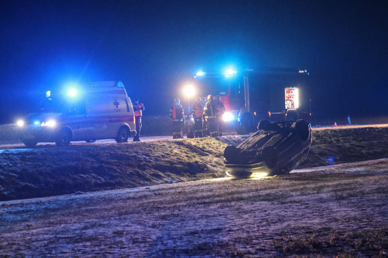 Schnee: erste Unfälle auf den winterlichen Straßen