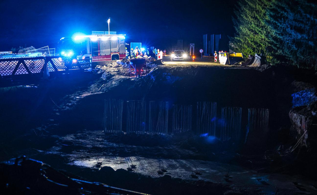 Auto in Schlüßlberg fast in Baugrube gestürzt