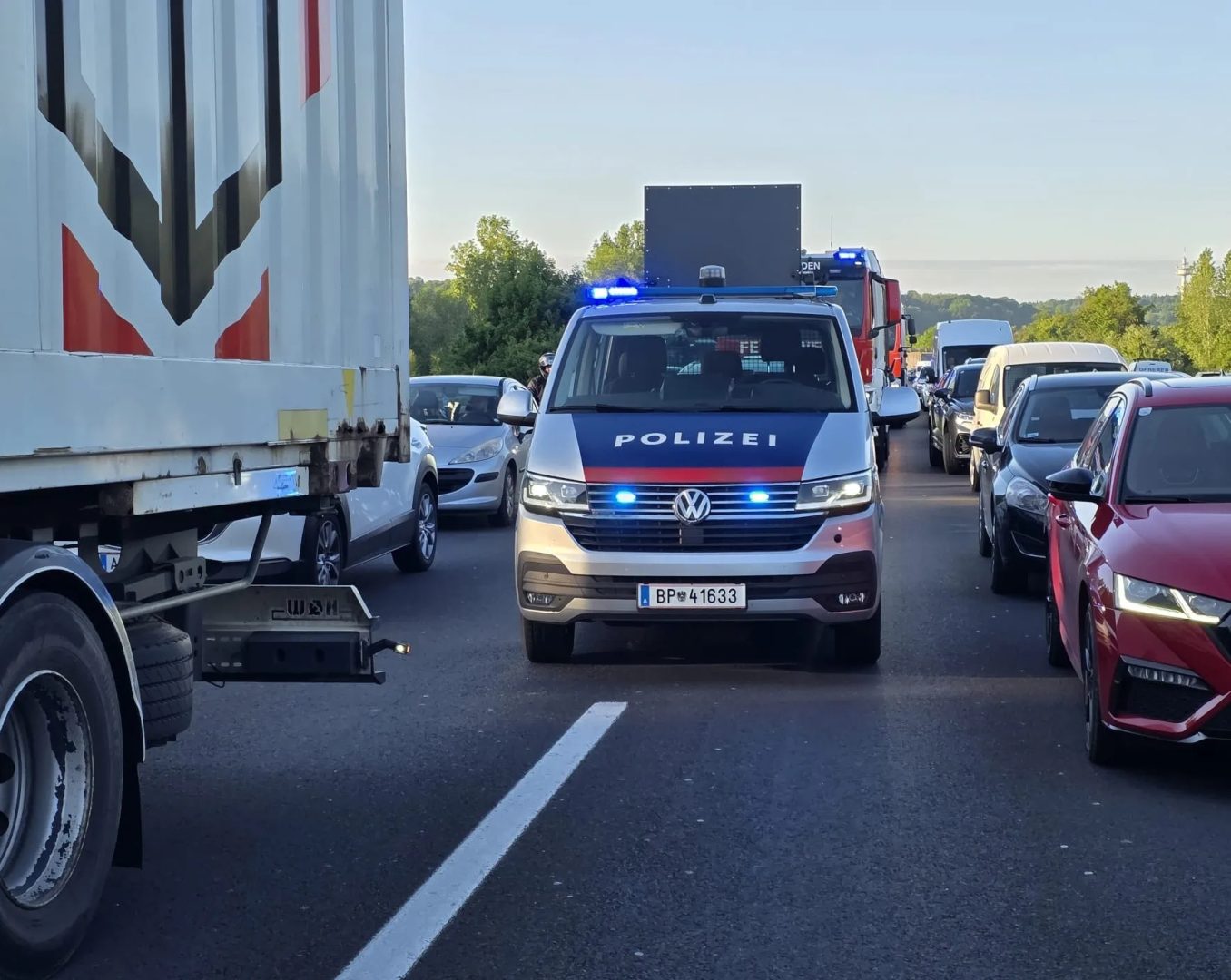 Frühverkehr steht: Unfall auf A7