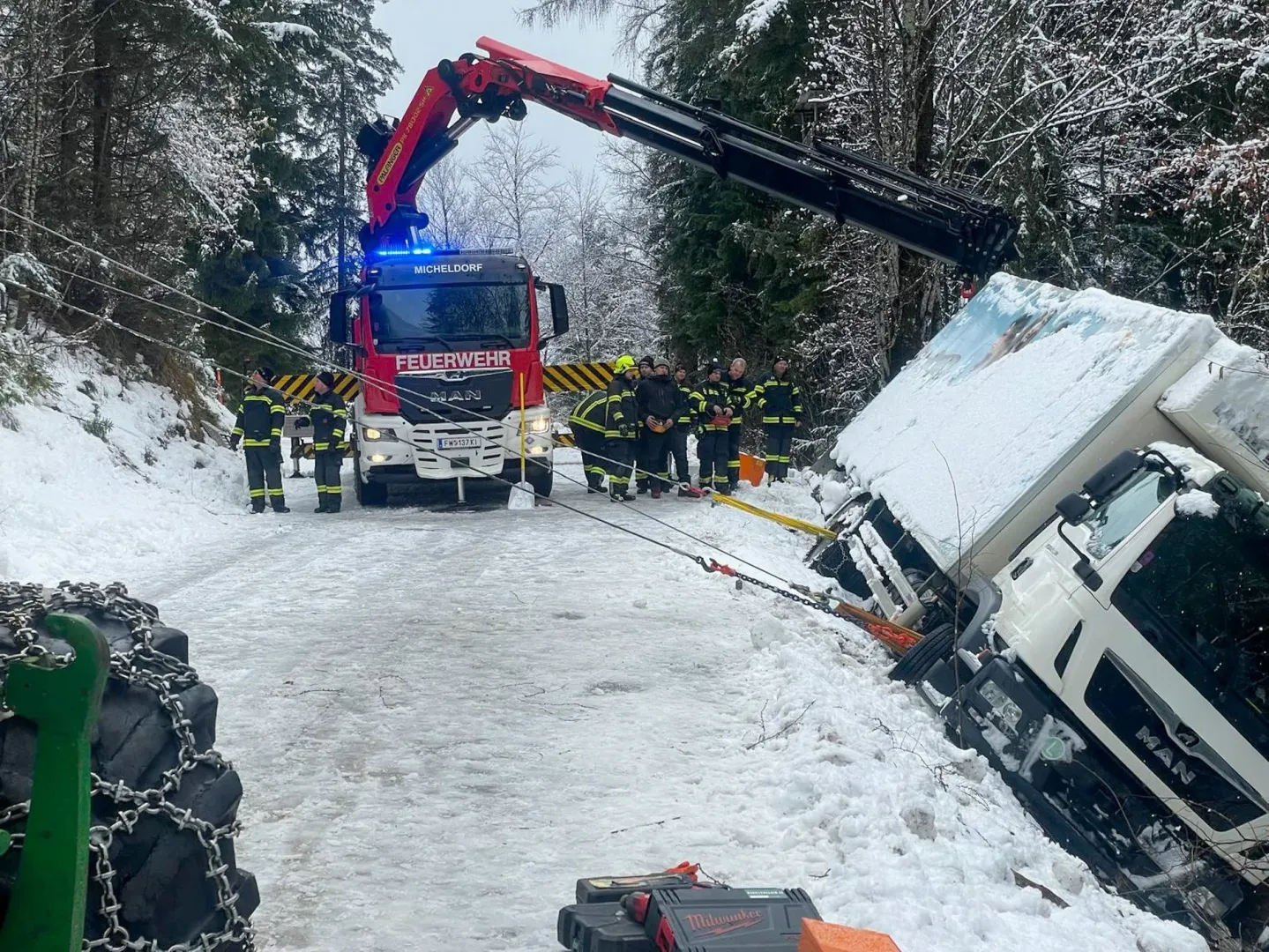 LKW auf Höss Mautstraße abgestürzt