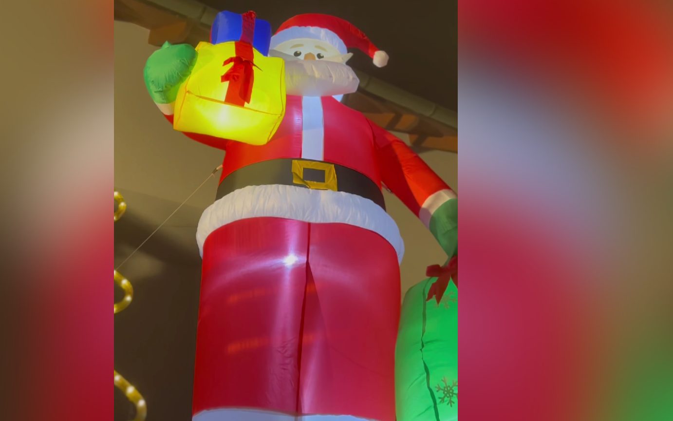 Ried/Riedmark: Plötzlich steht ein Riesen-Nikolaus im Garten!
