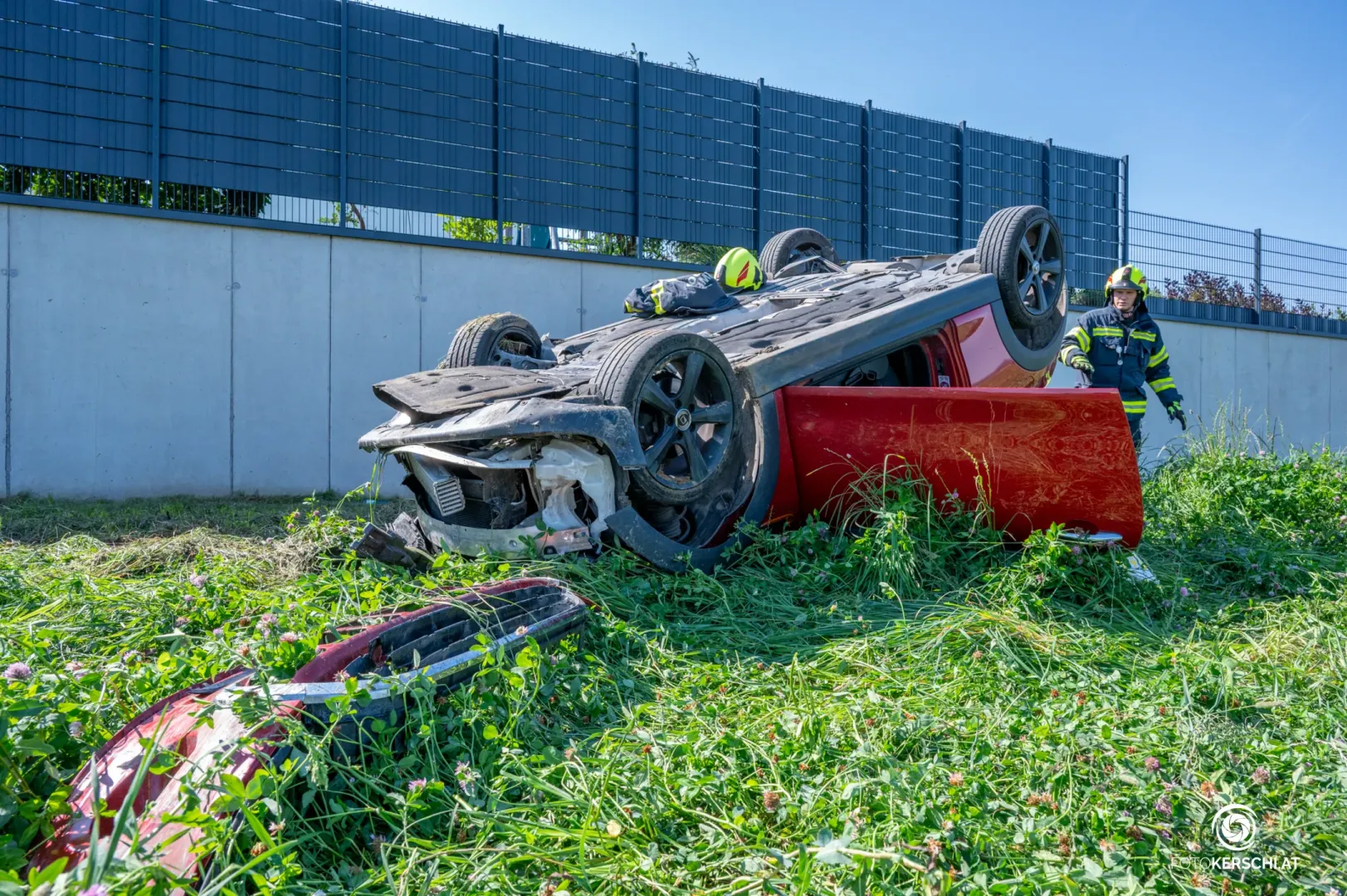 34-Jährige prallt in Voitsdorf gegen Gartenmauer
