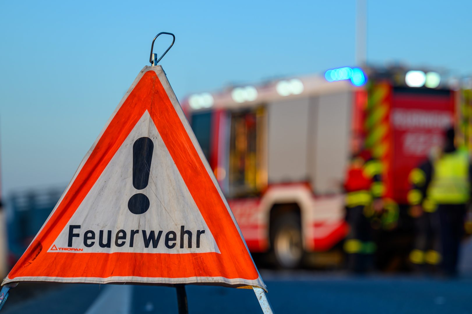100 Bierkisten auf Straße