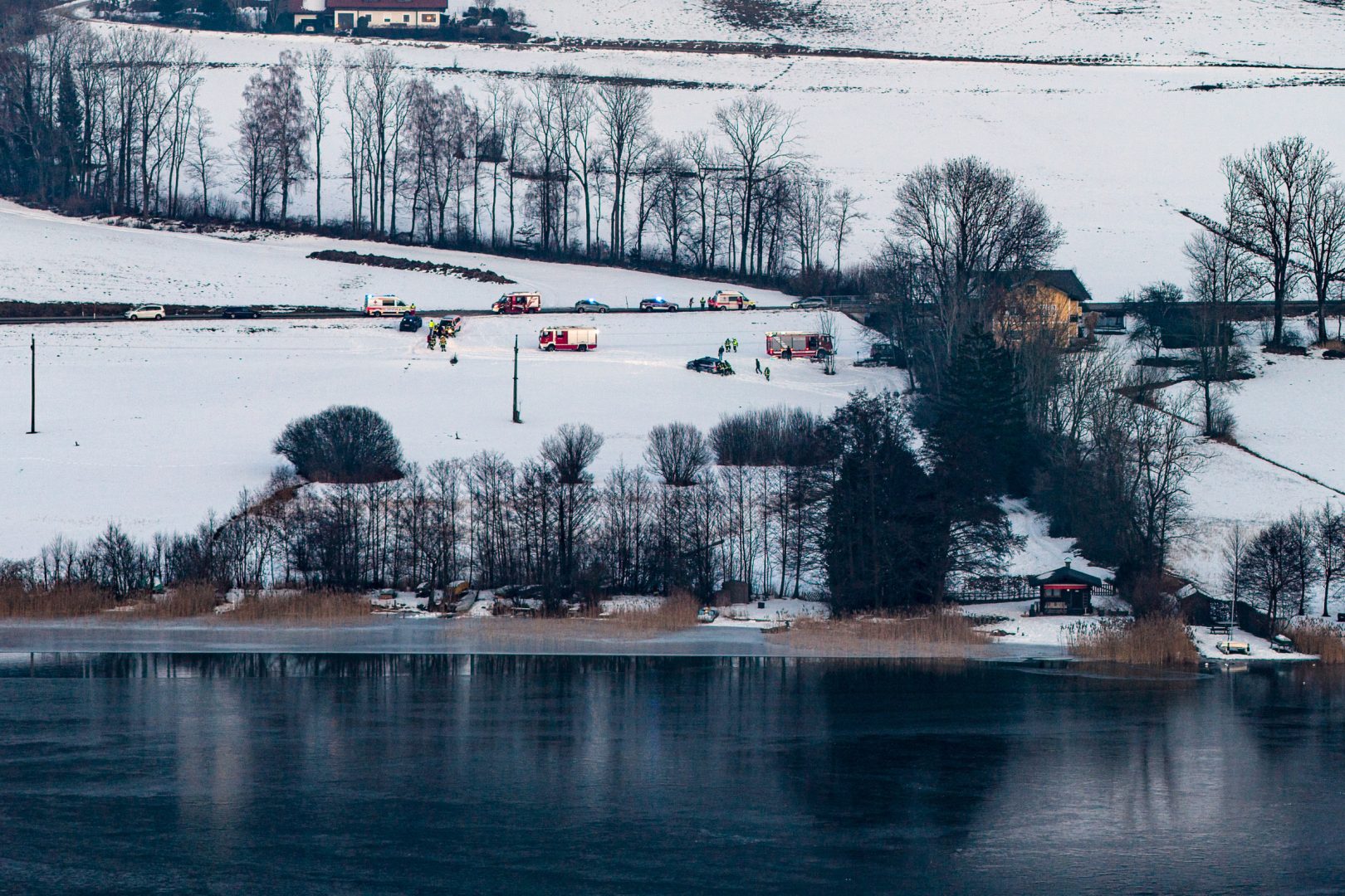 Eisläuferinnen am Irrsee eingebrochen: große Rettungsaktion