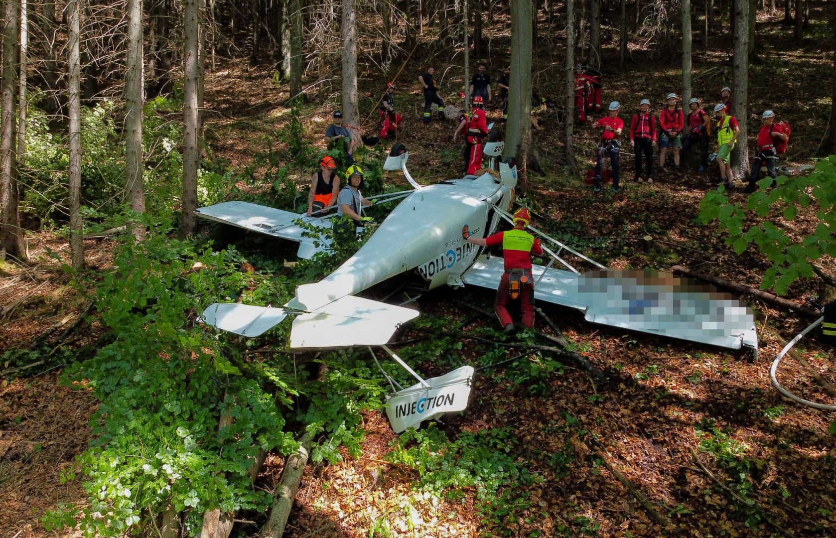 Leichtflugzeuge kollidieren in der Luft