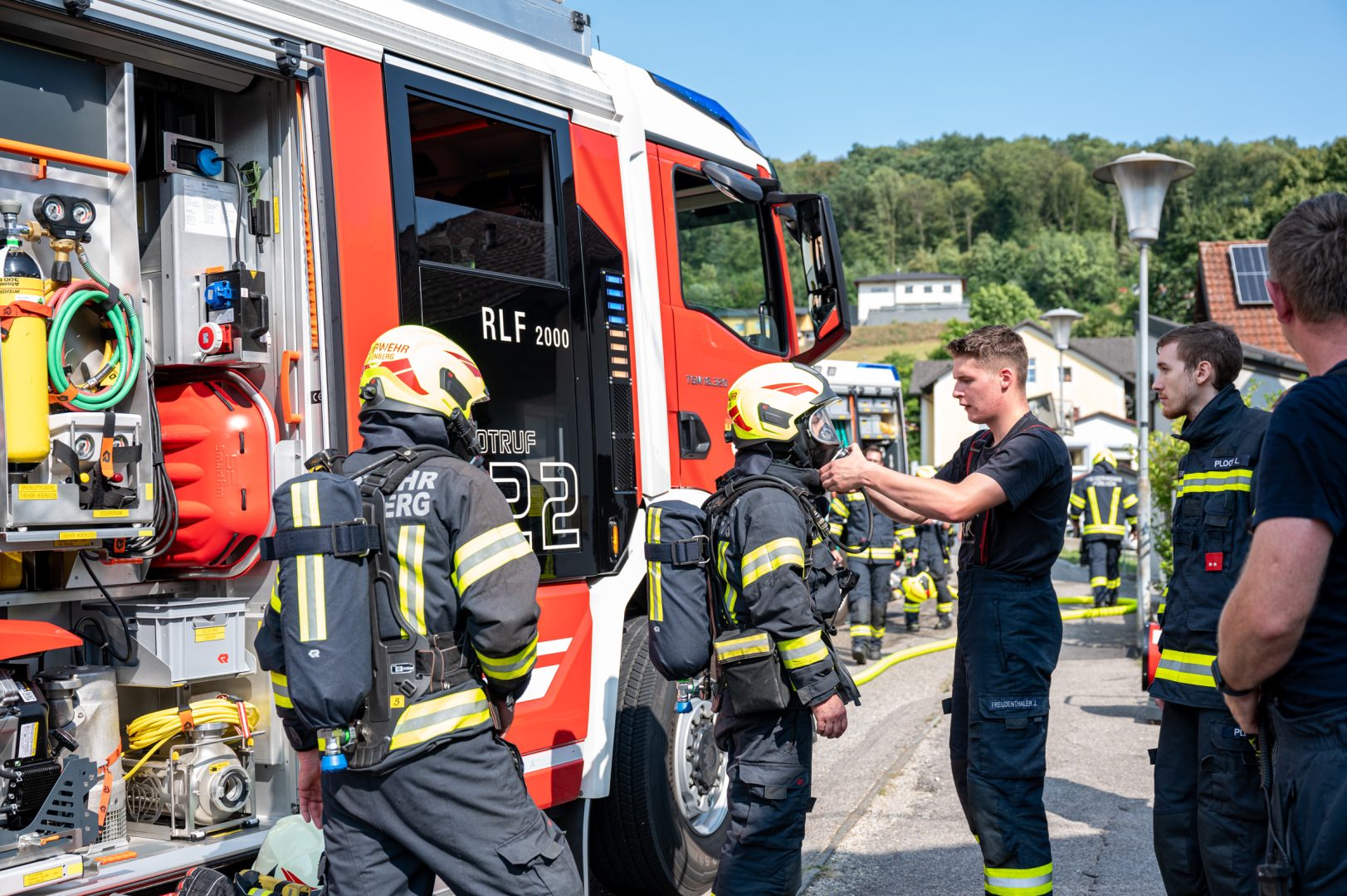 Großeinsatz bei Kellerbrand in Steyregg
