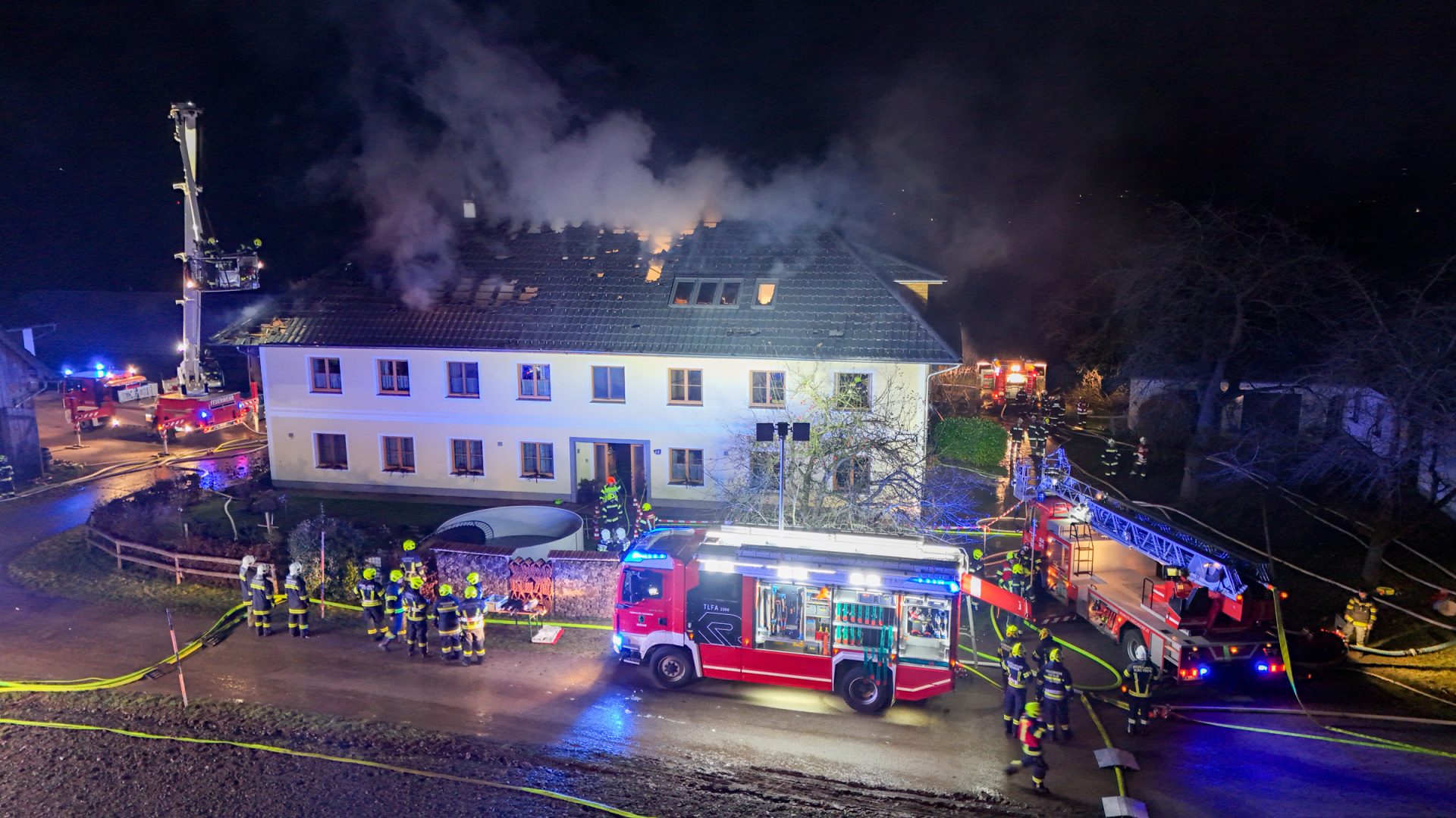 12 Feuerwehren in Wartberg an der Krems im Einsatz