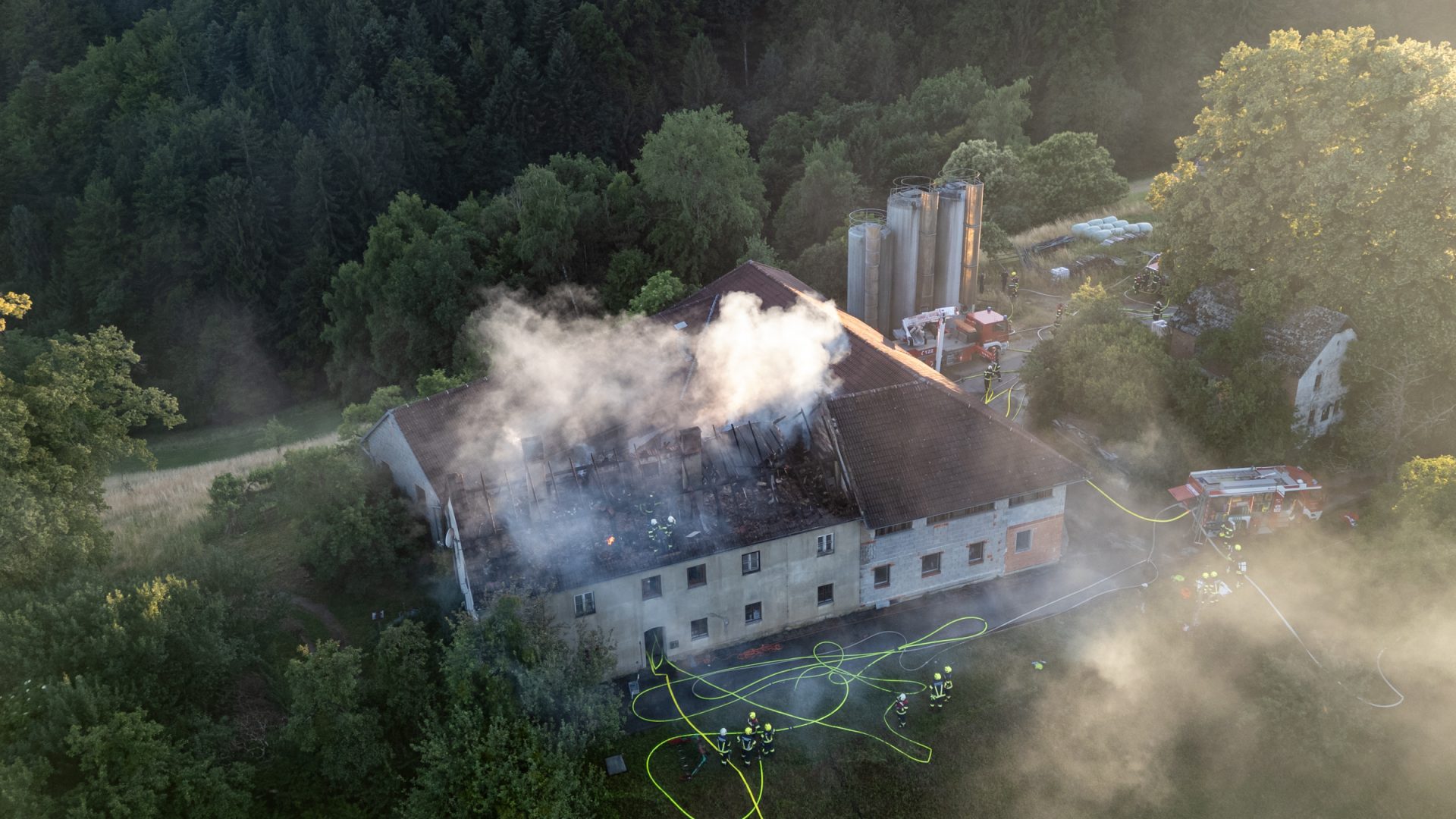11 Feuerwehren bei Brand in Bad Kreuzen