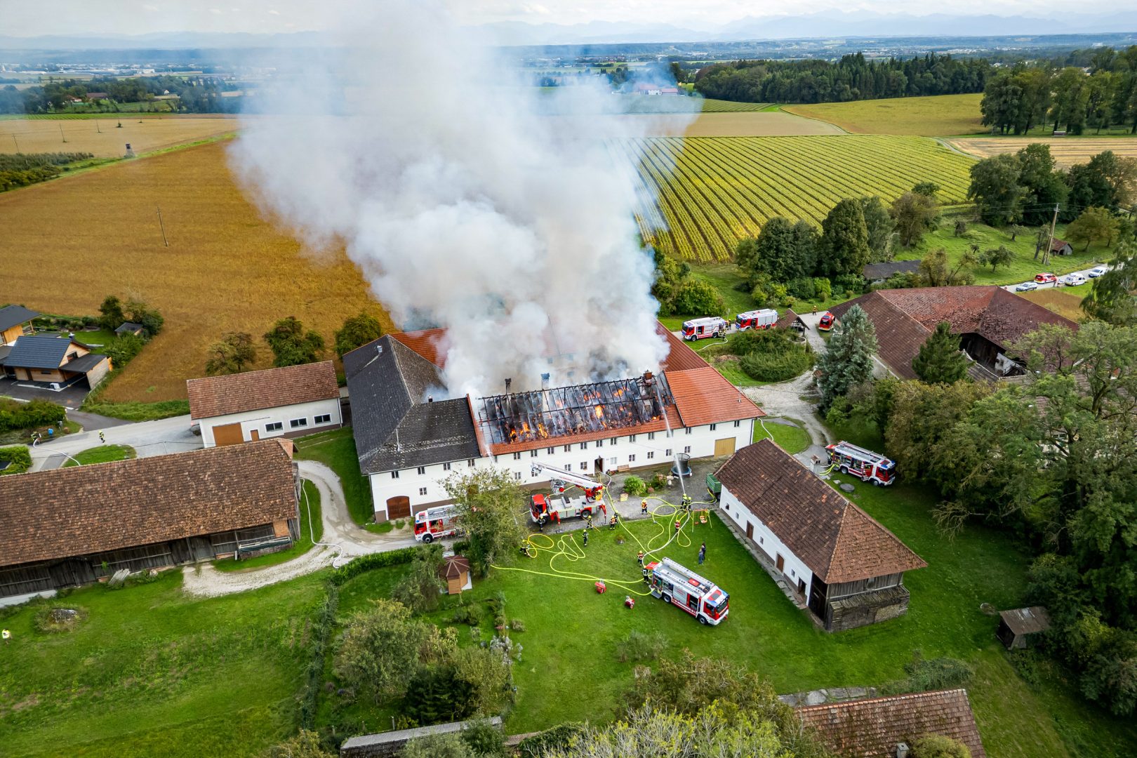 Neun Feuerwehren bei Dachstuhlbrand in Kirchberg-Thening