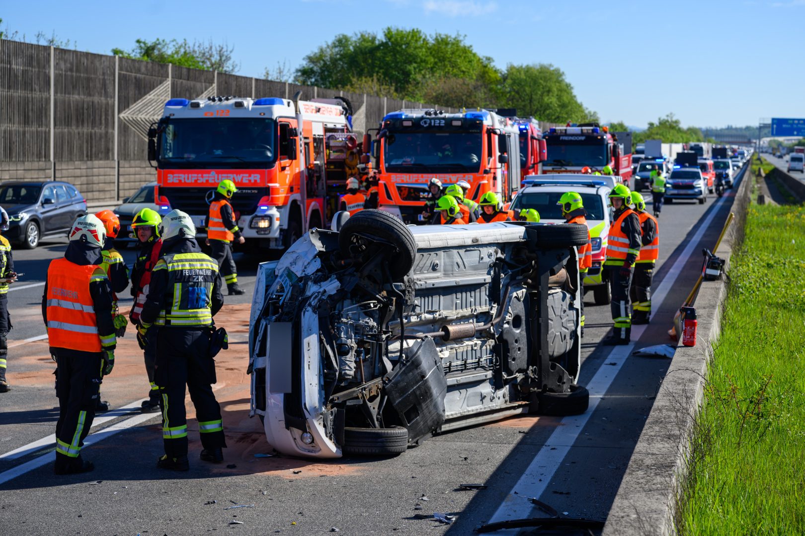 Auto nach Unfall in Ansfelden in Seitenlage