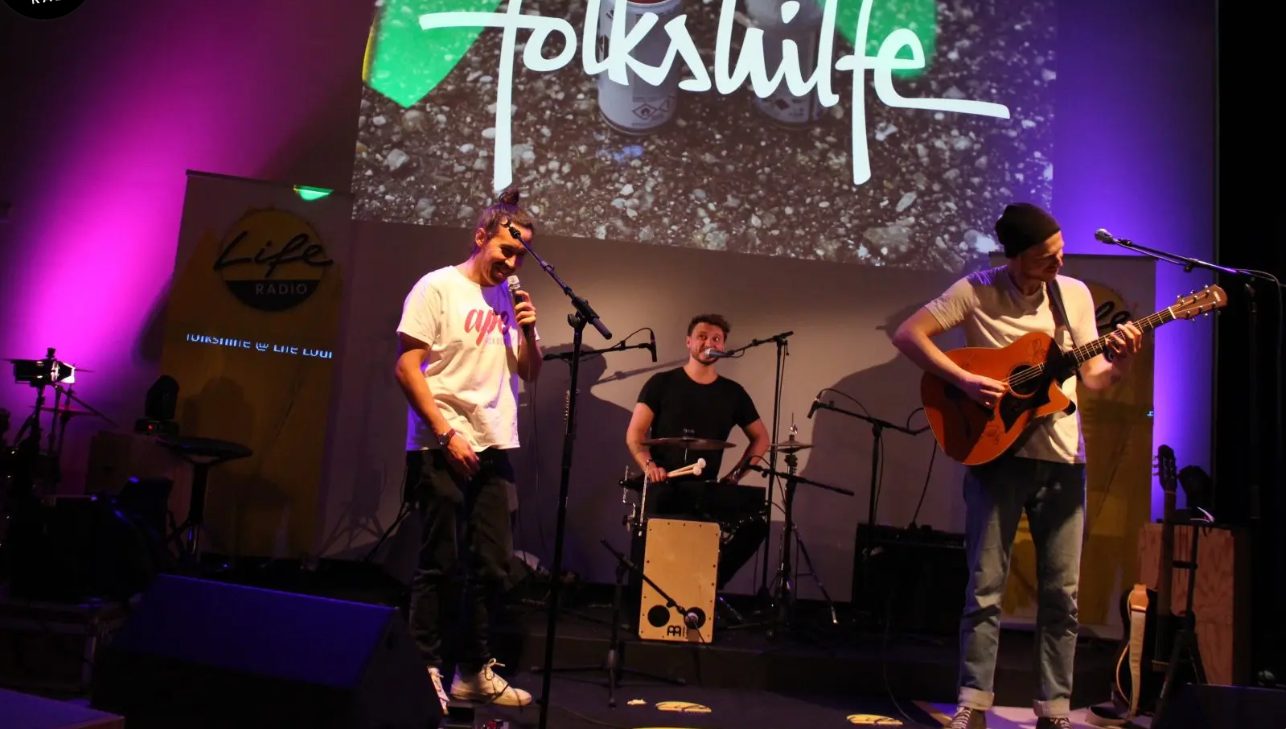 Wieder eine Single von Folkshilfe mit Paul Pizzera: „Owa vom Gas“