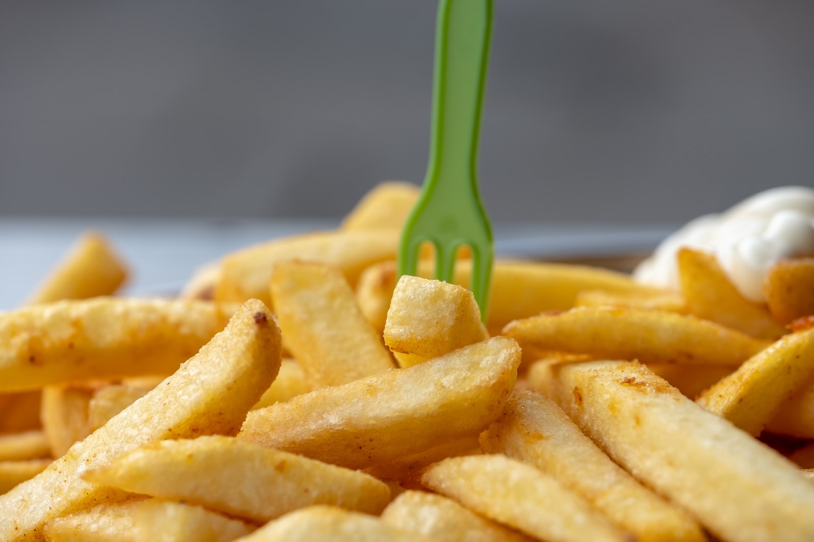 Pommes mit Essig – 5 kuriose Lebensmittel-Hacks