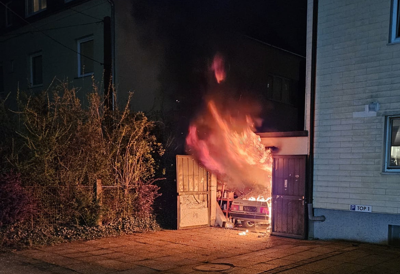 Garage in Leonding in Vollbrand