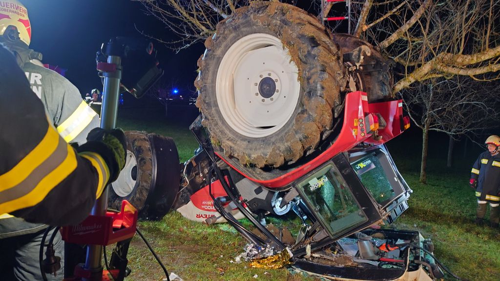 16jährige mit Traktor verunglückt