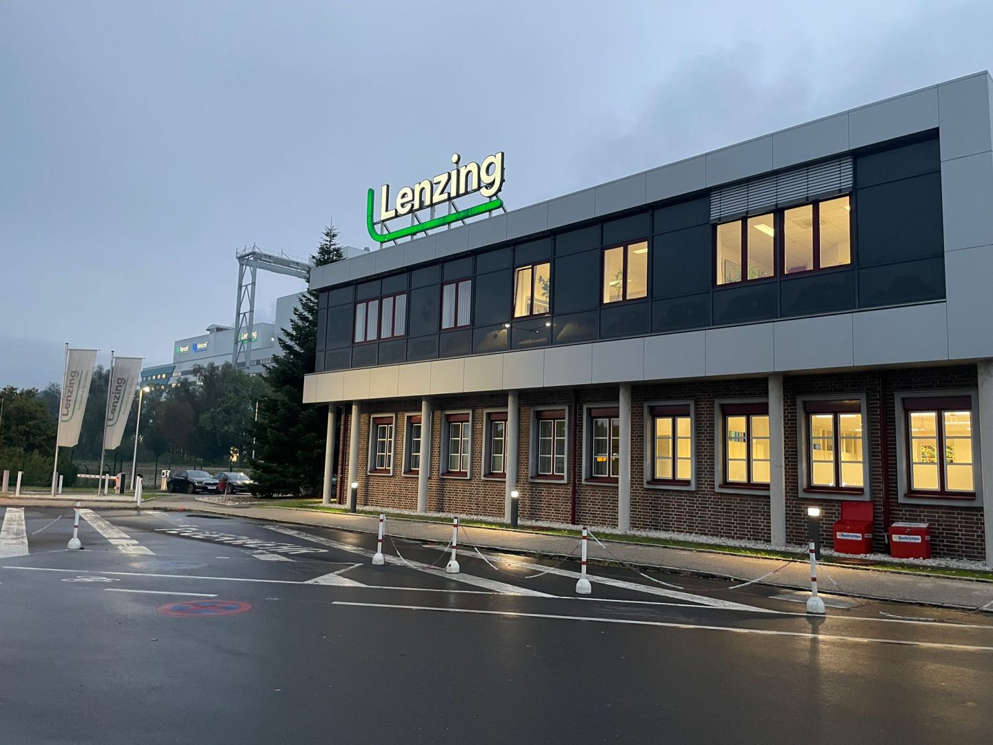 600 Jobs wackeln bei der LenzingAG