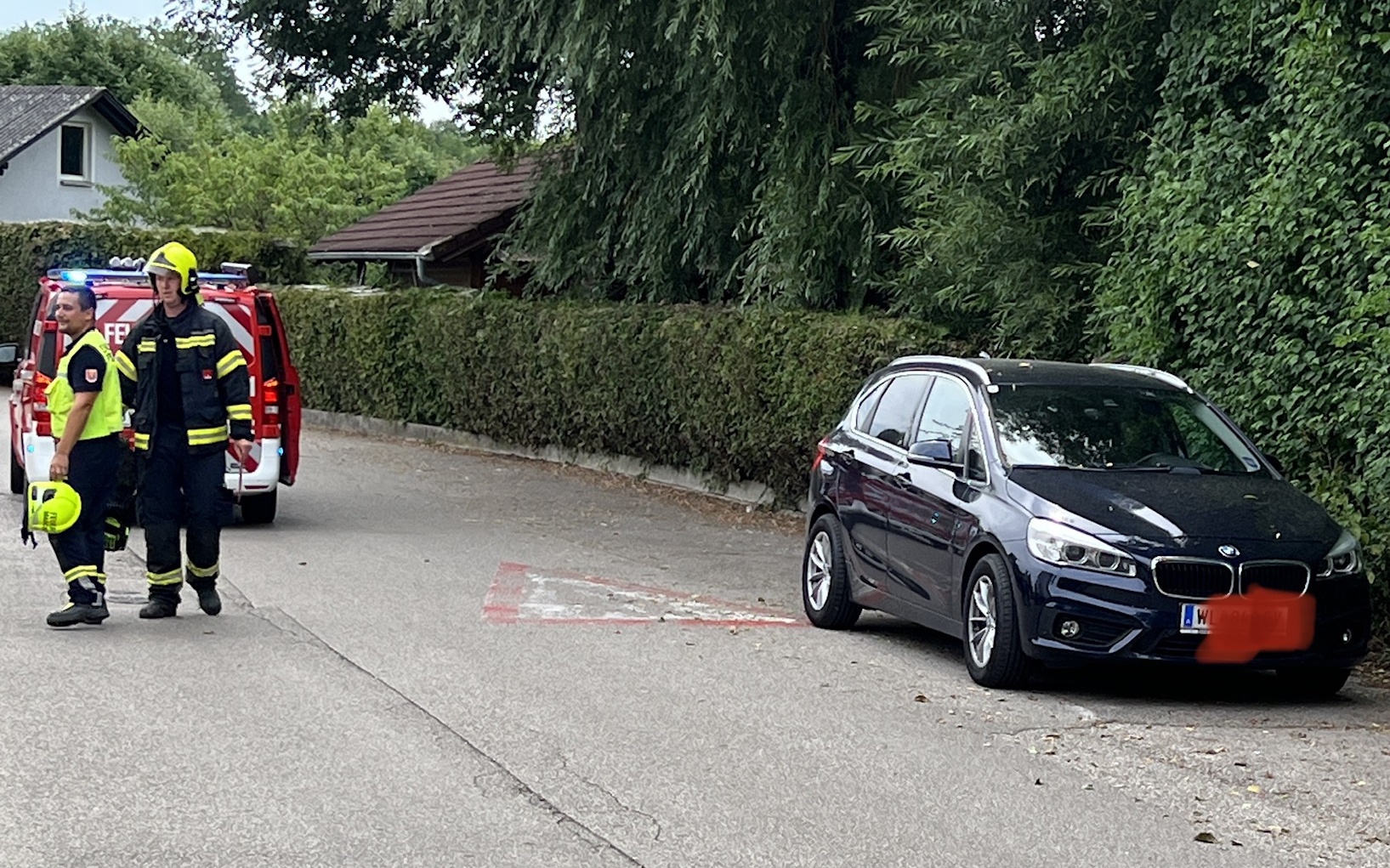 Baby aus heißem Auto gerettet