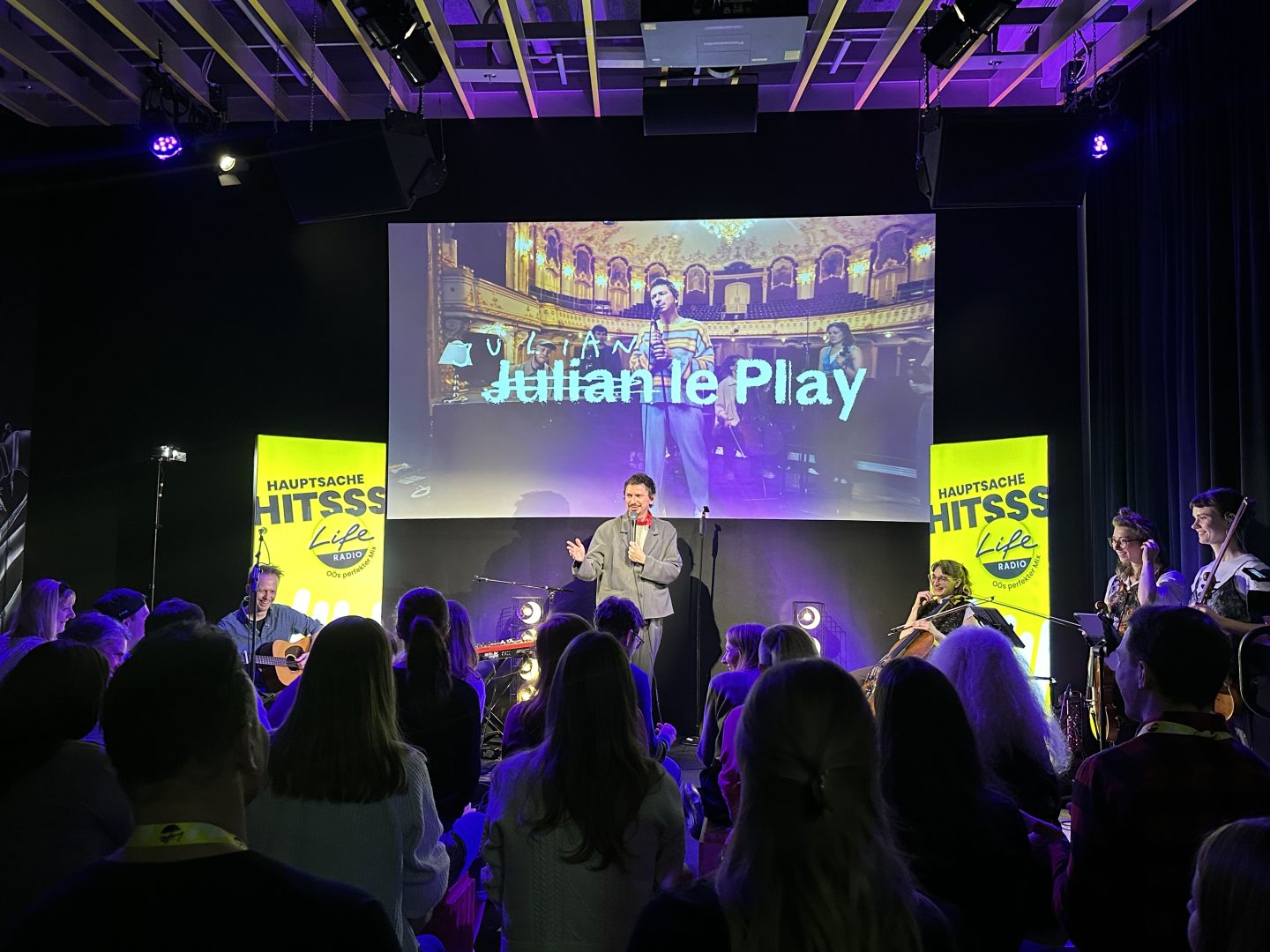 Gänsehaut: Julian le Play mit Orchester in Life Lounge!