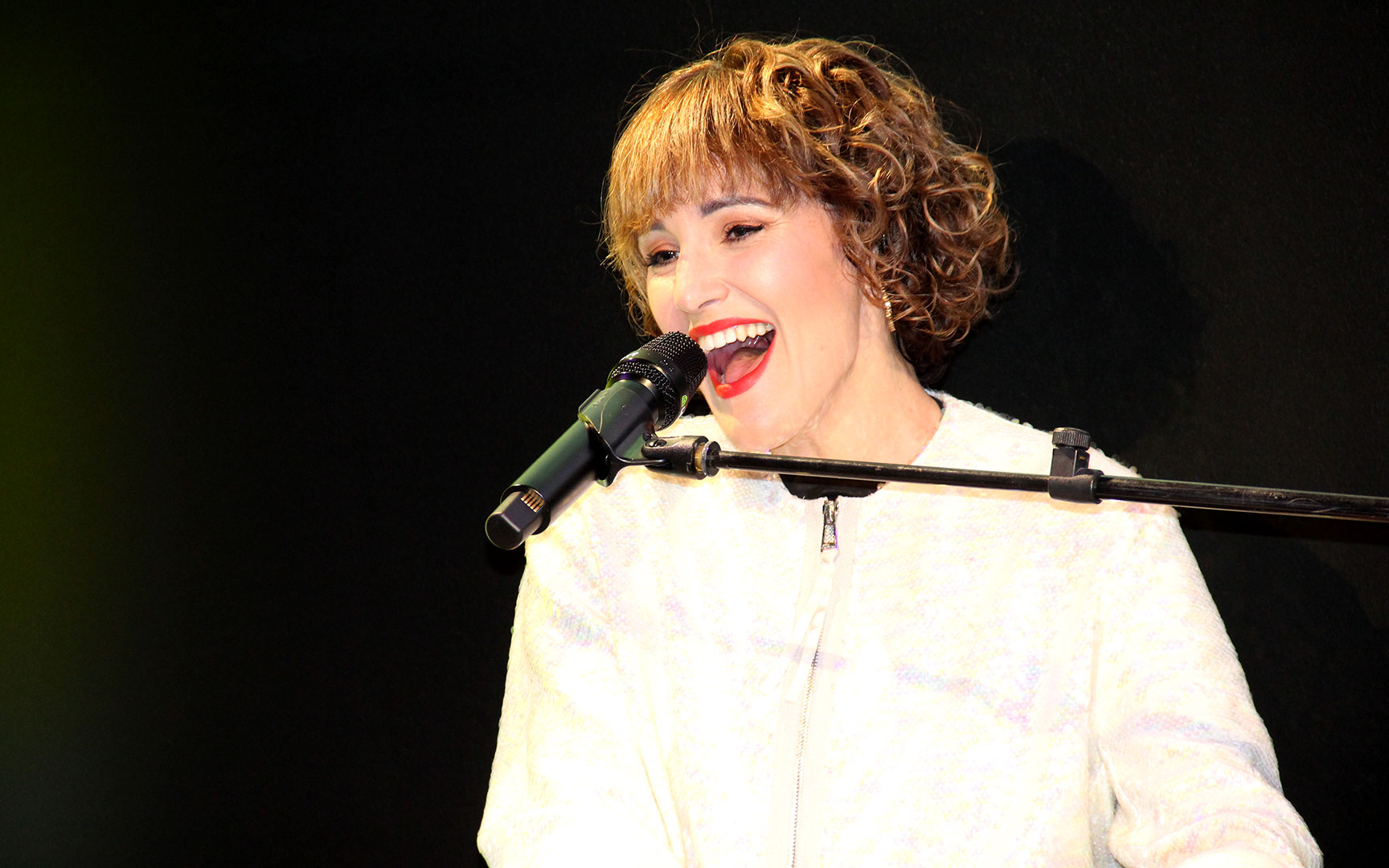 „Stimme verschlagen vor lauter Sprachlosigkeit“ – Ina Regen exklusiv zum neuen Album