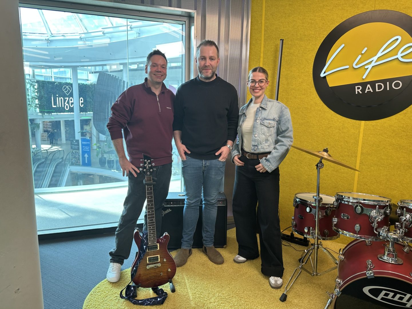 Achtung – Josh ruft an!