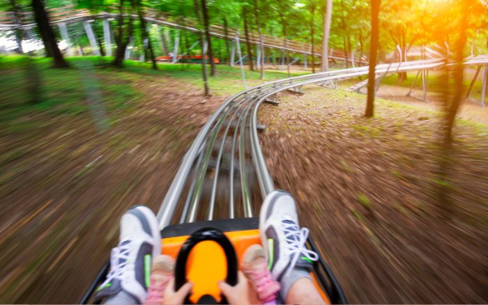 10-Jährige beim Sommerrodeln aus Bahn geschleudert
