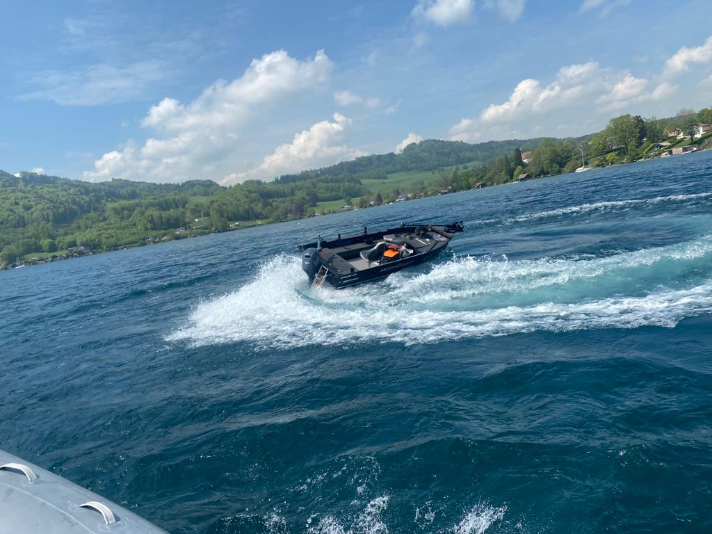 Fischer stürzt aus Boot