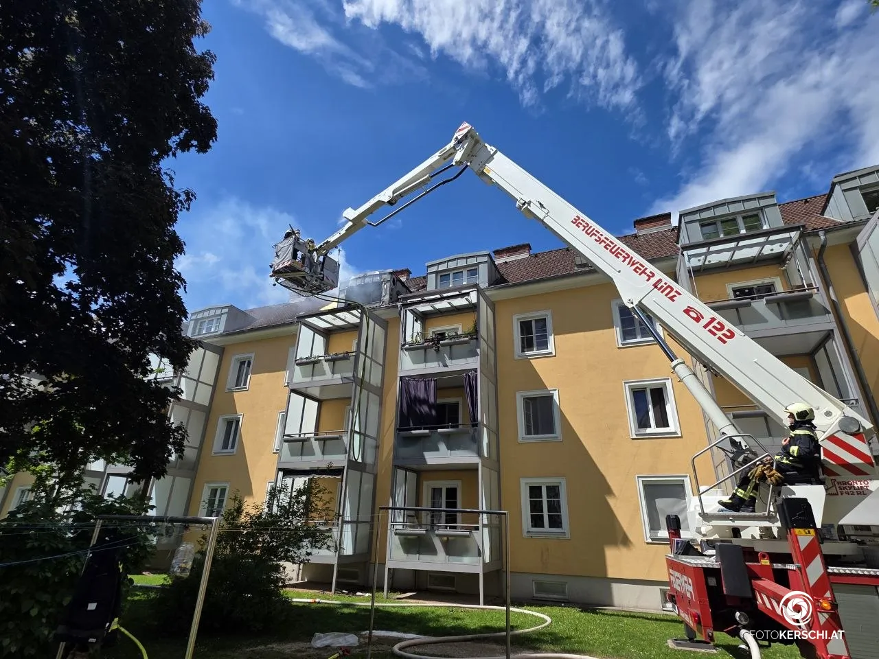 Feuer in Linz: Handgranaten in Wohnung vermutet