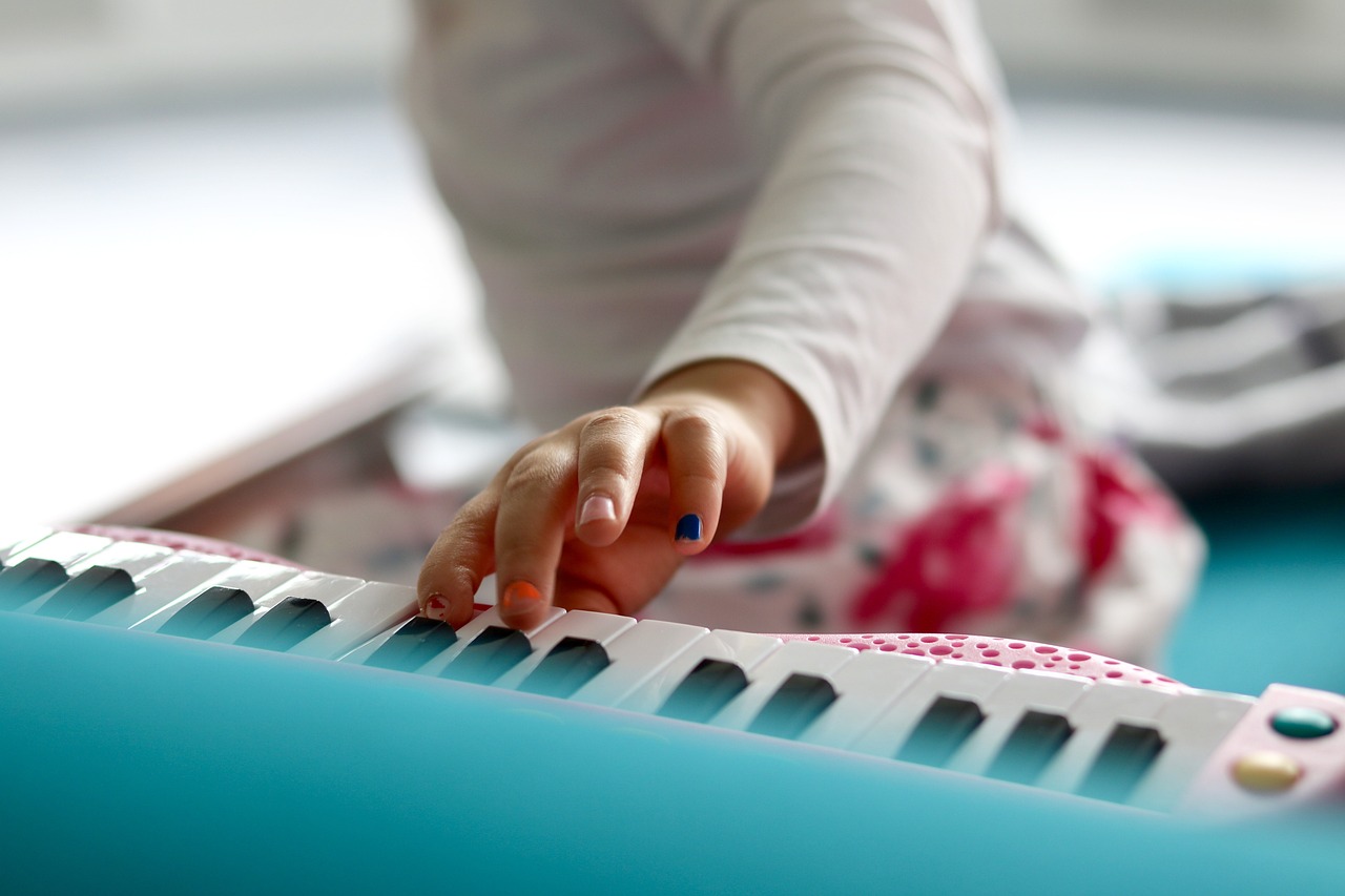 child, game, piano