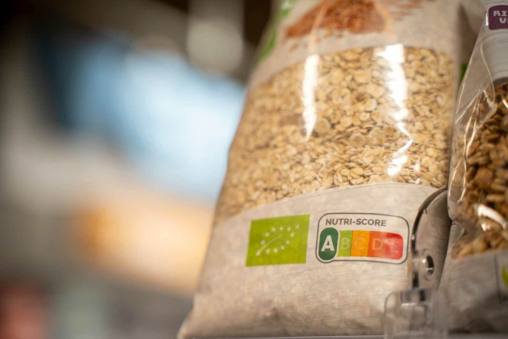 Bag of oats with nutri-score a and organic label