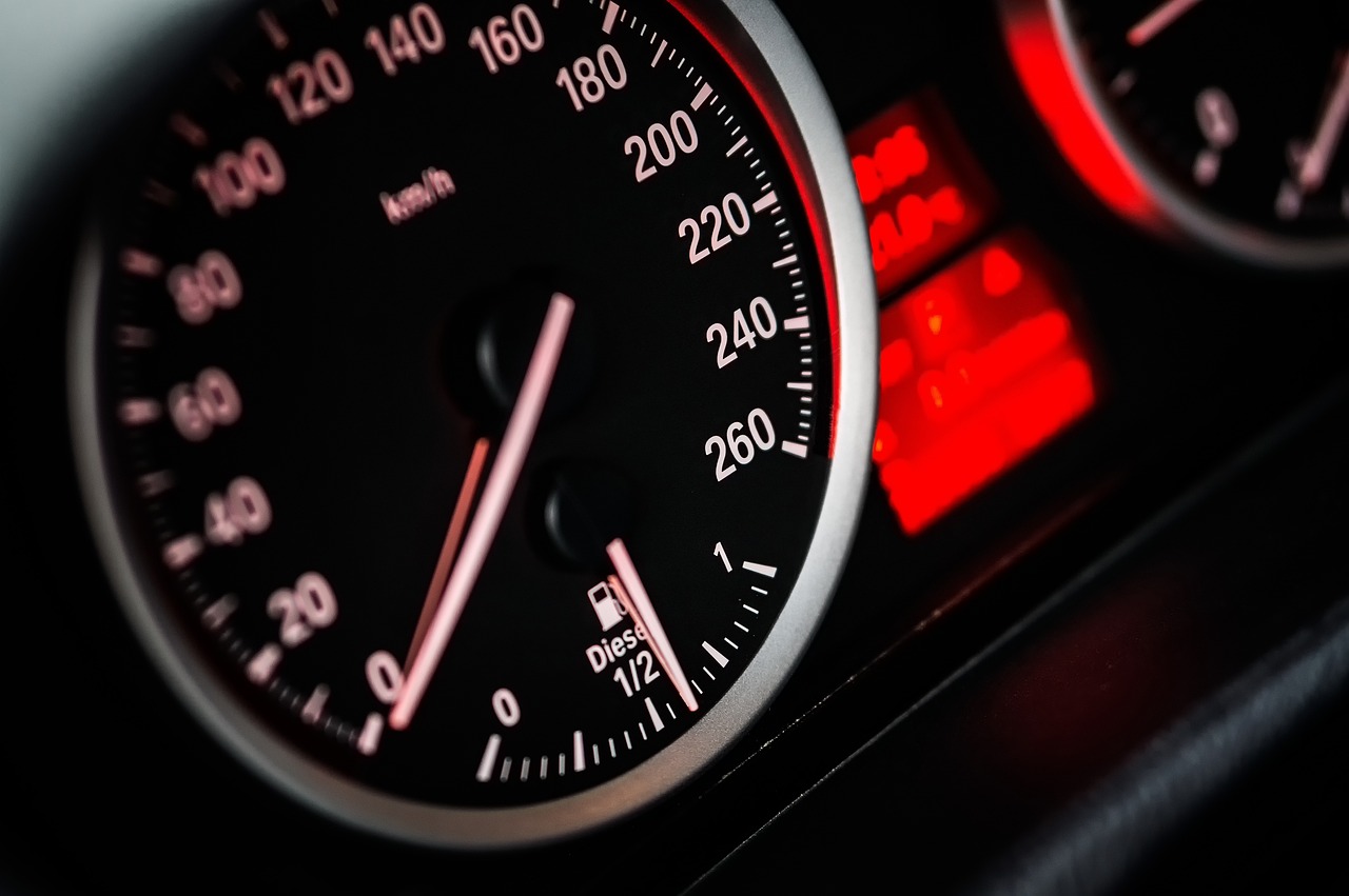 Probeführerscheinbesitzer durch 70er Zone gerast