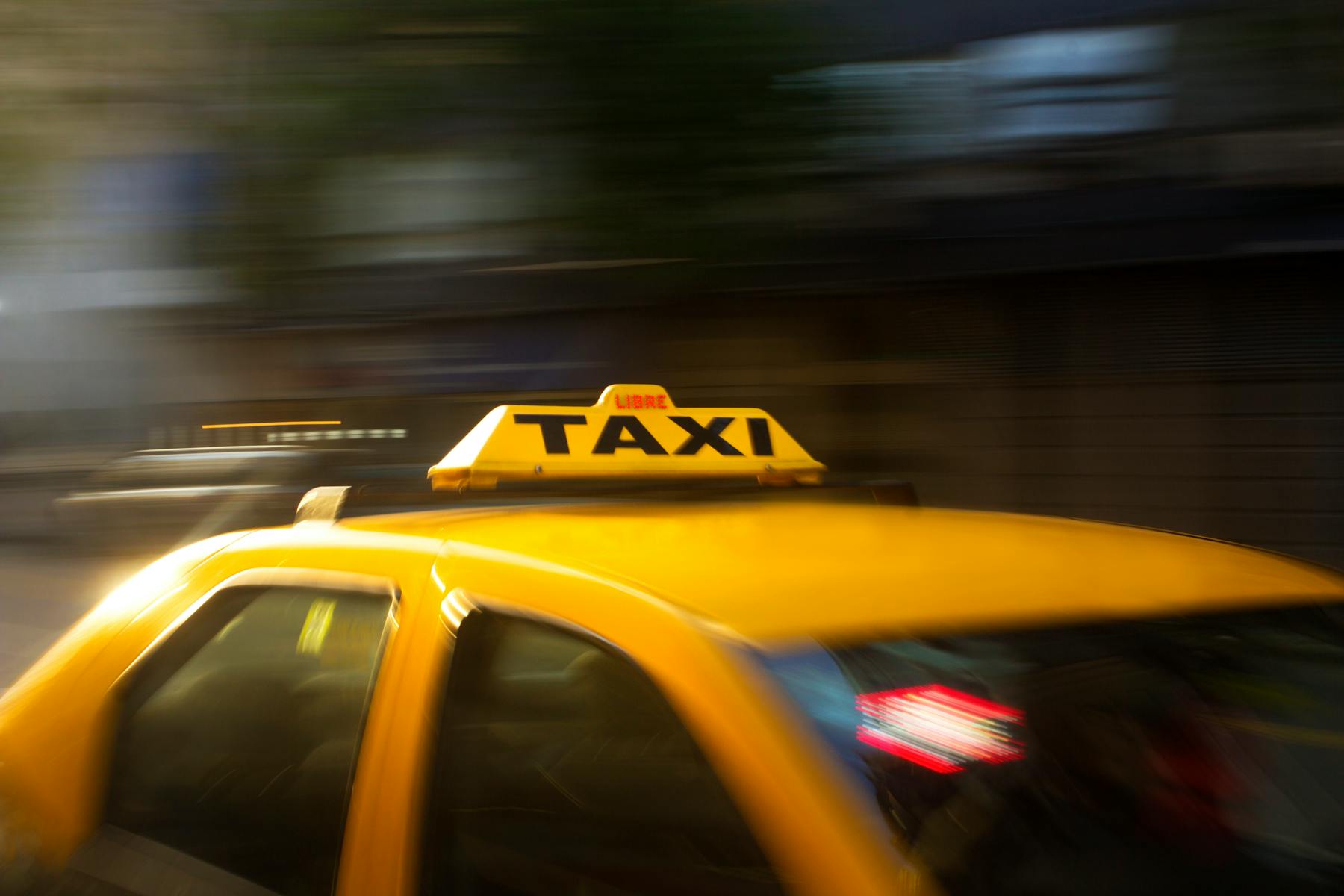 38-Jährige flüchtet mit Taxi von Unfallstelle