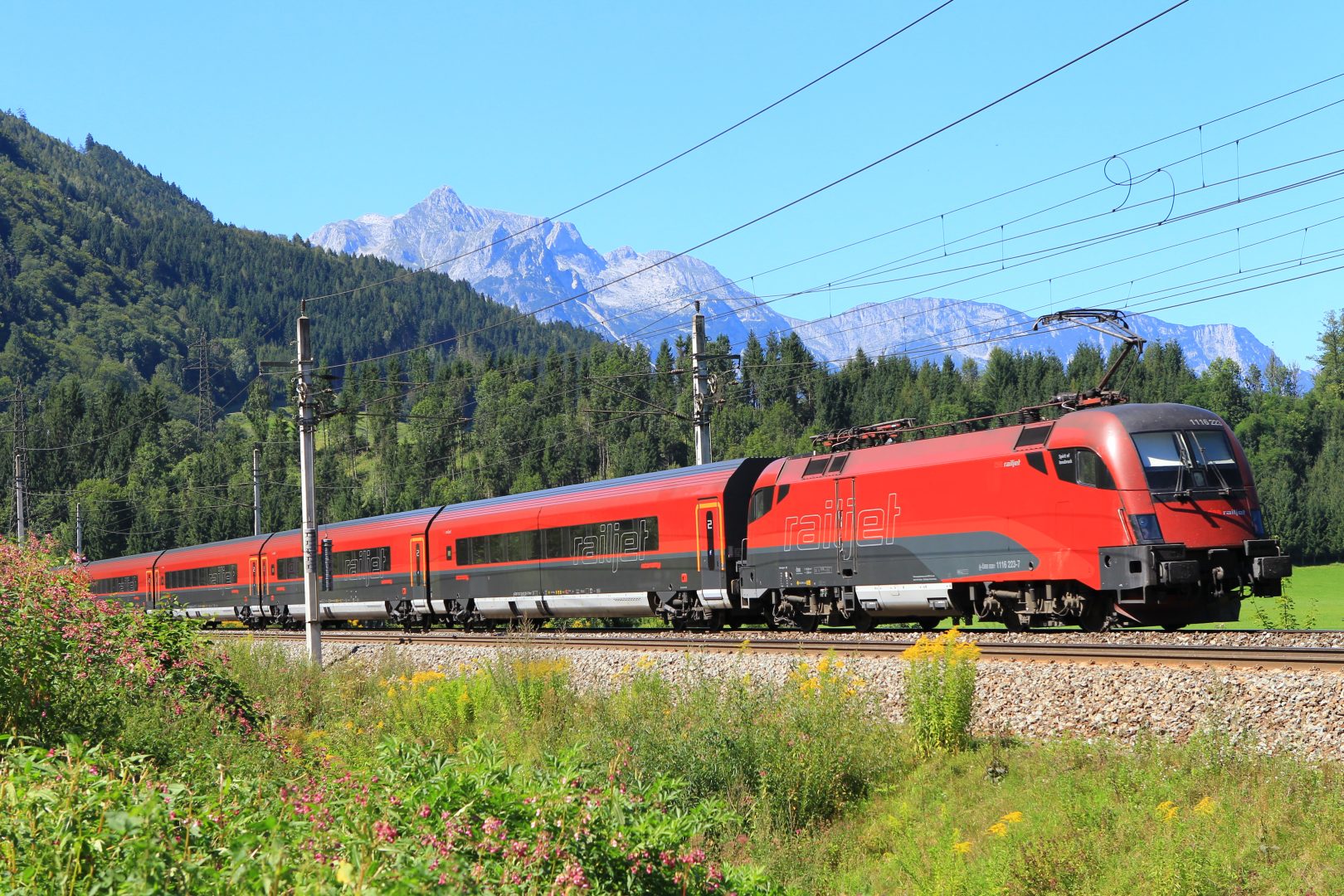 ÖBB werfen Fahrgäste aus überfüllten Zügen