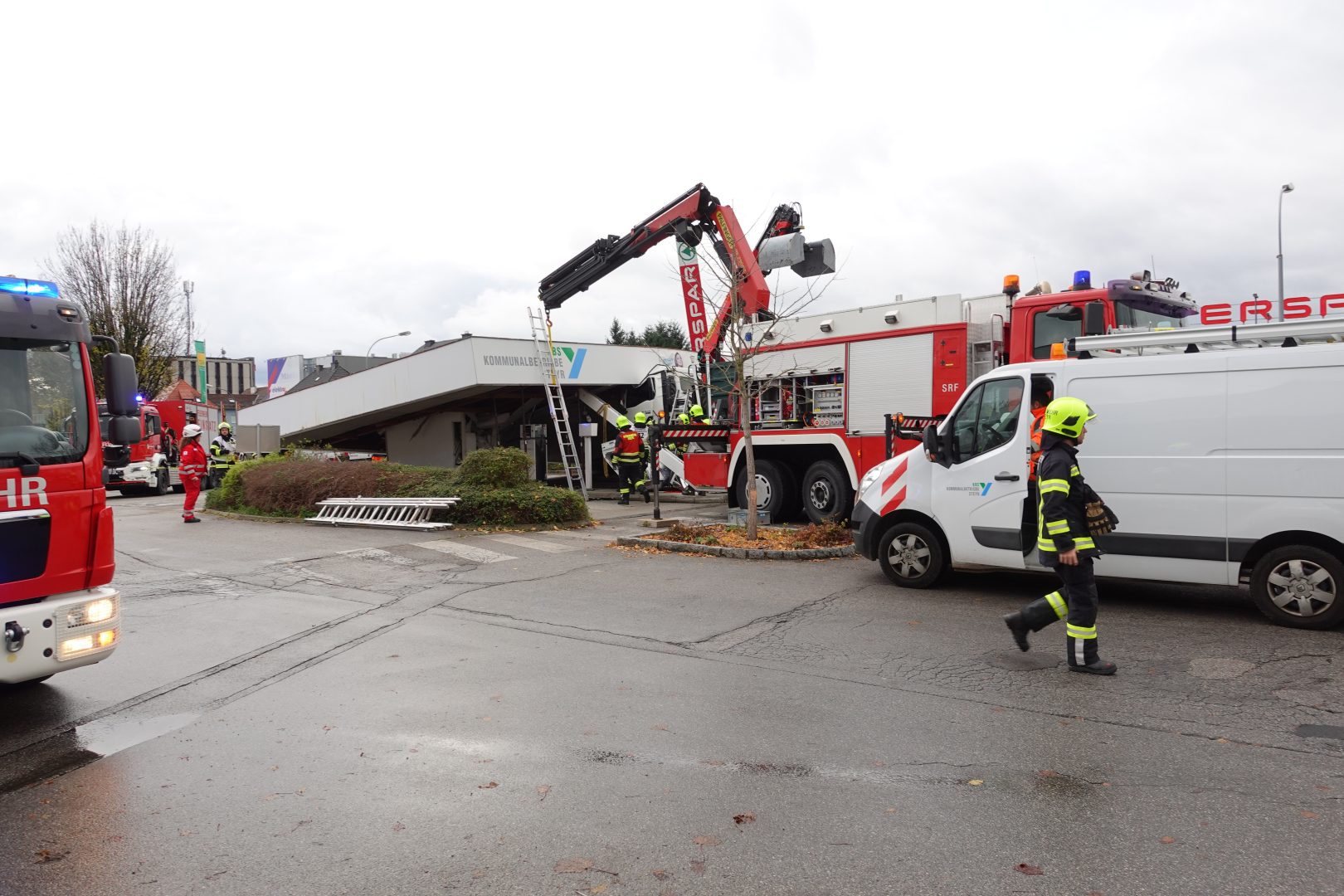 Dach von Tankstelle eingestürzt – Steyr