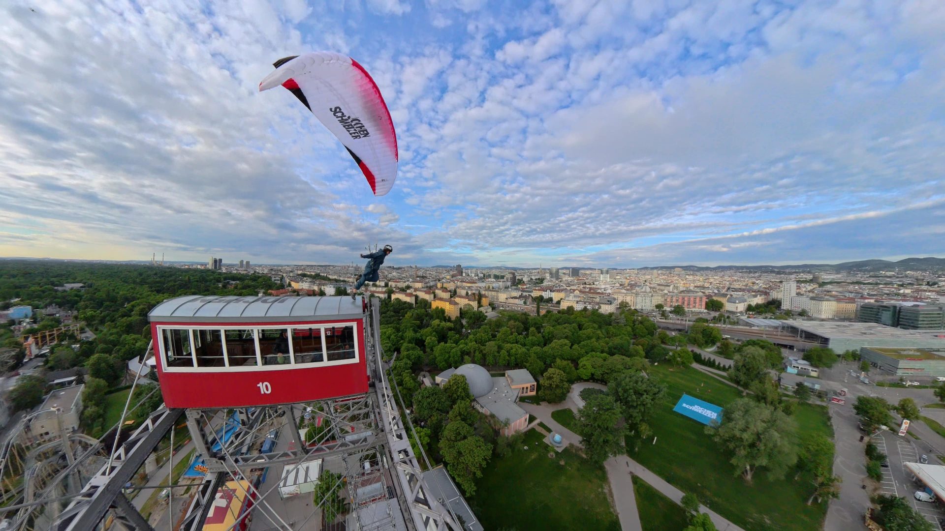 Weltrekord: Innviertler springt von Wiener Riesenrad!